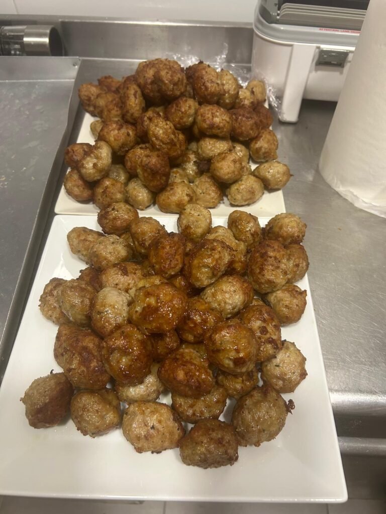 Morro frito crujiente sobre mesada